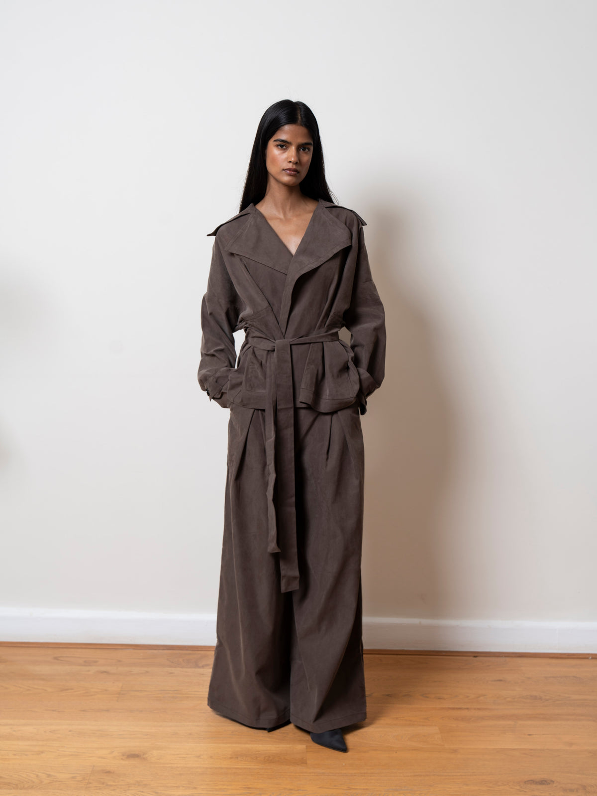Aura set in Dark beige