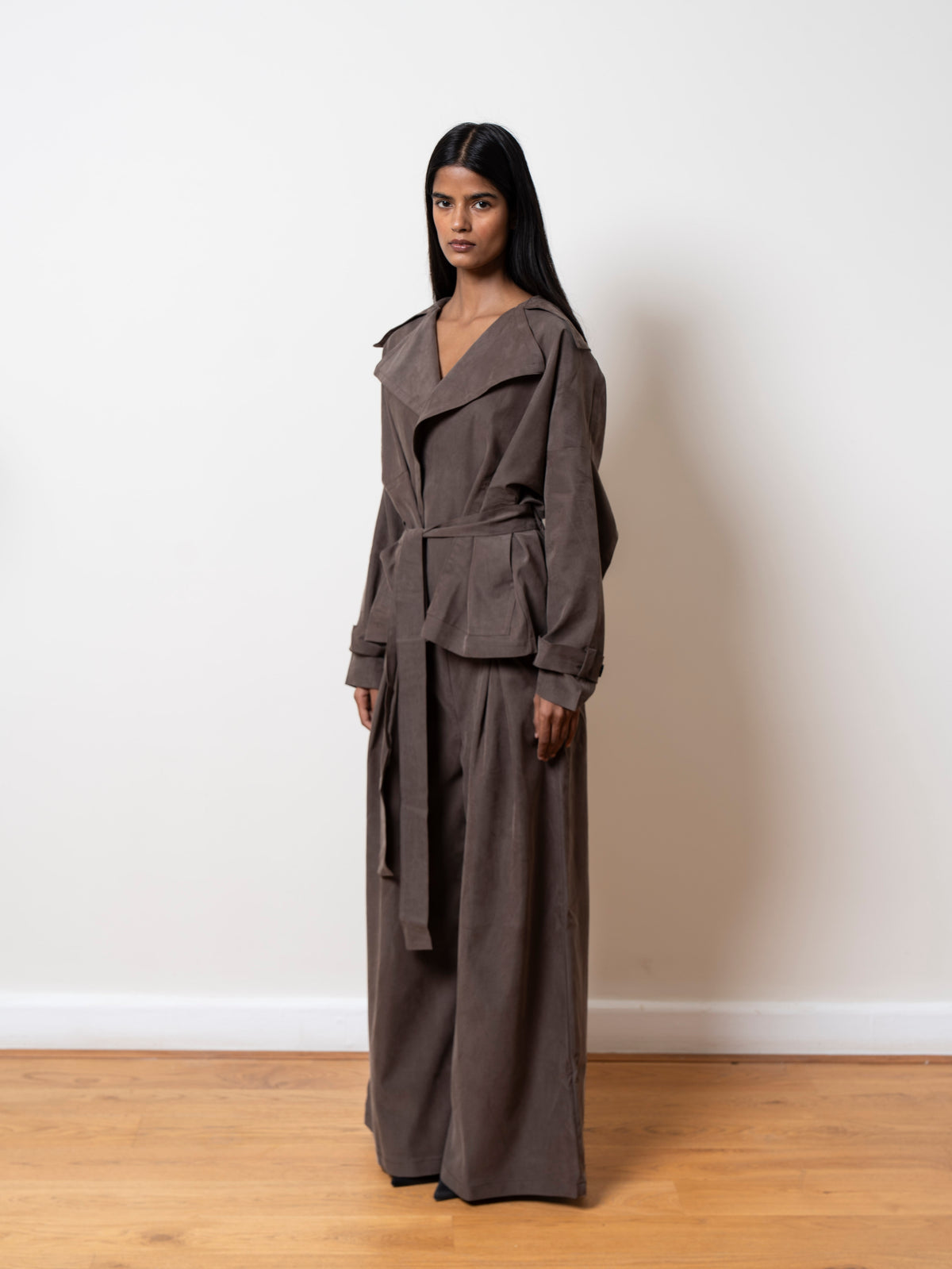 Aura set in Dark beige
