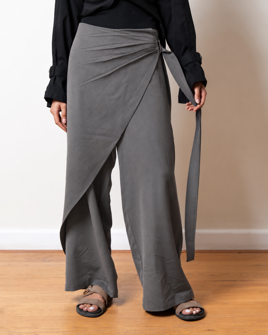 The Flowline Pants in Grey