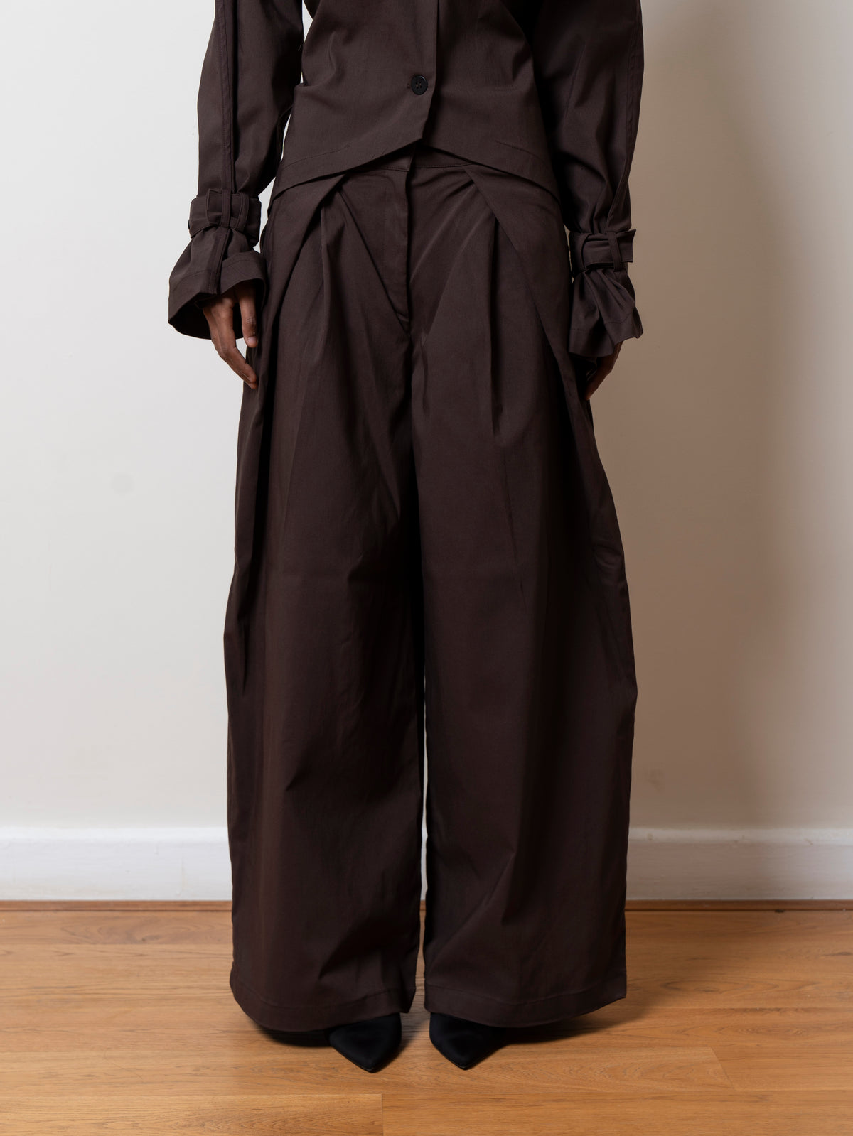 Dominique Set in Brown
