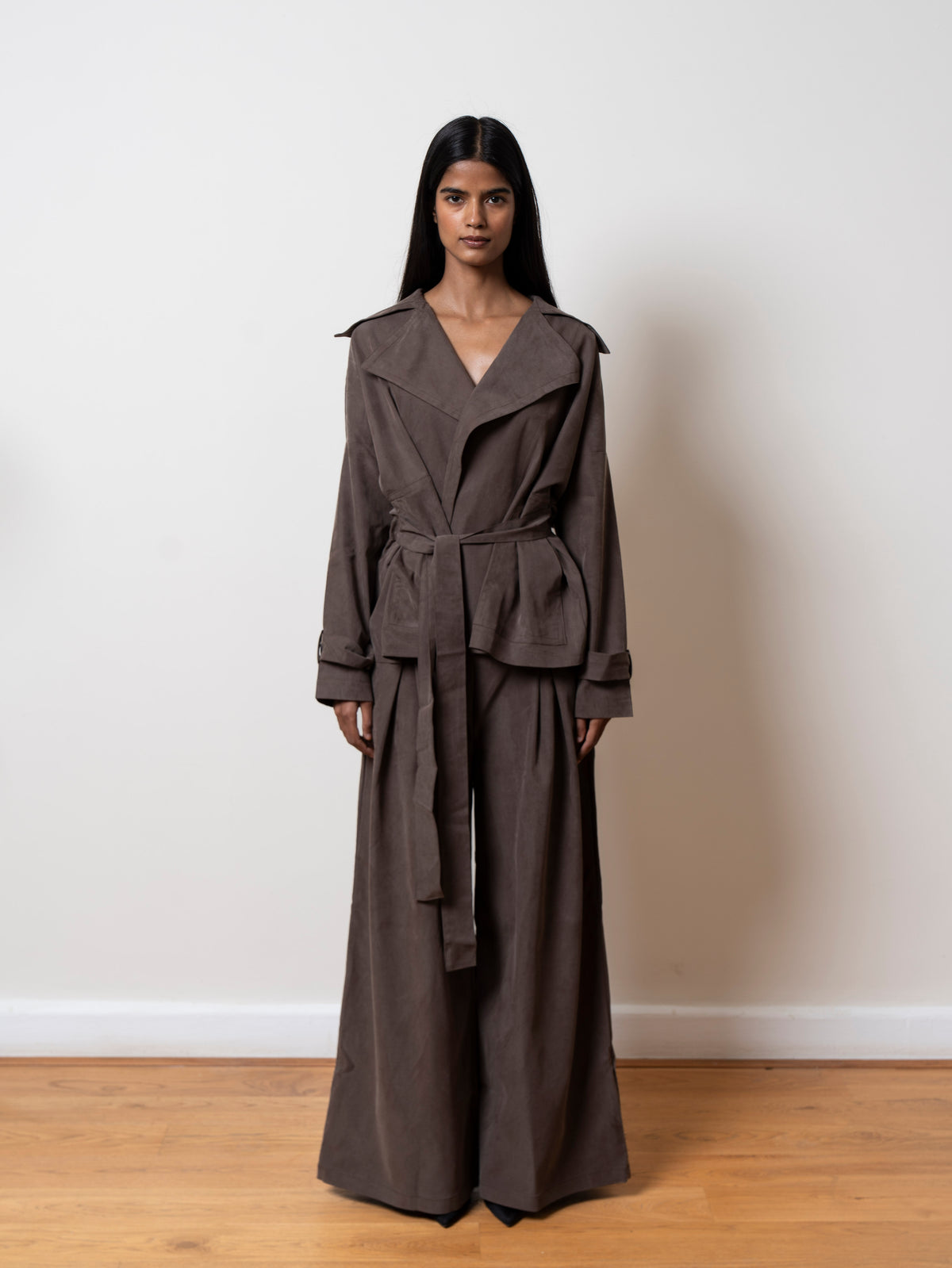 Aura set in Dark beige