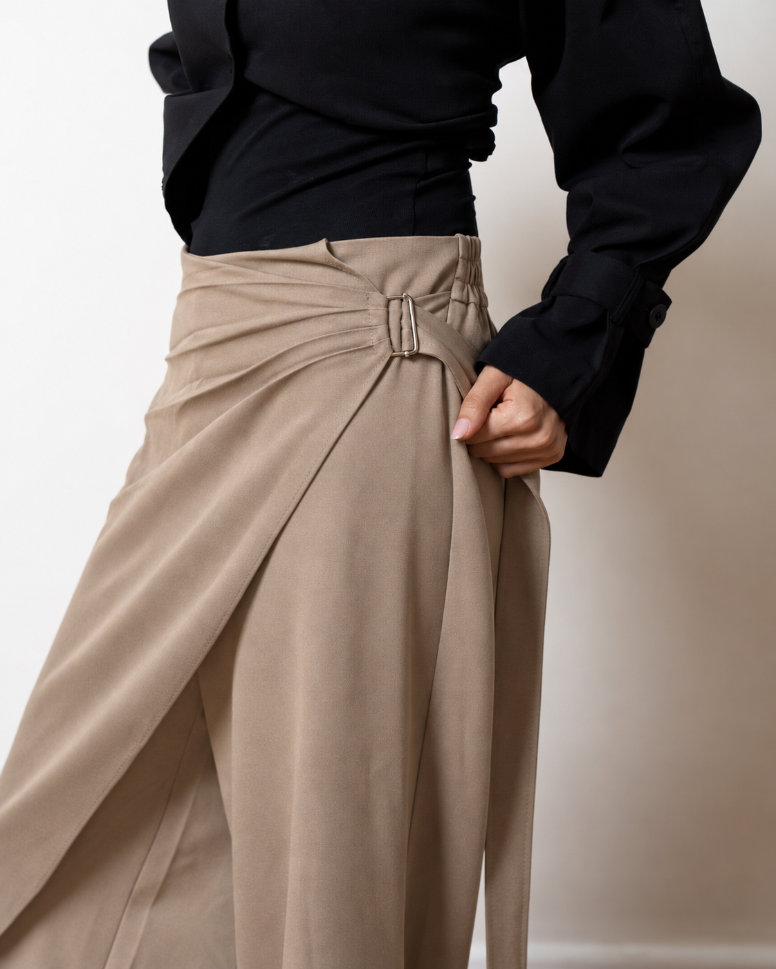 The Flowline Pants in Beige
