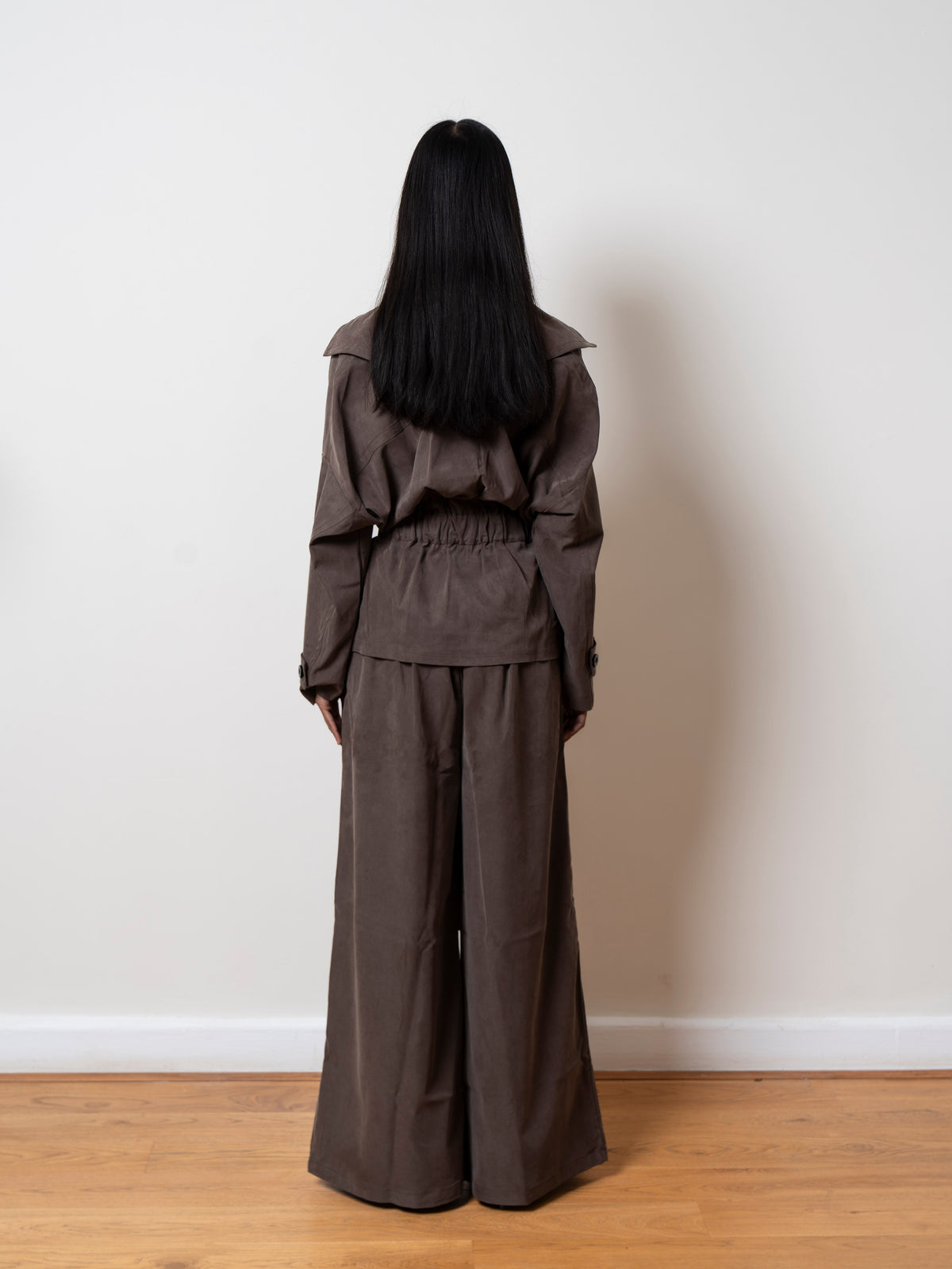 Aura set in Dark beige