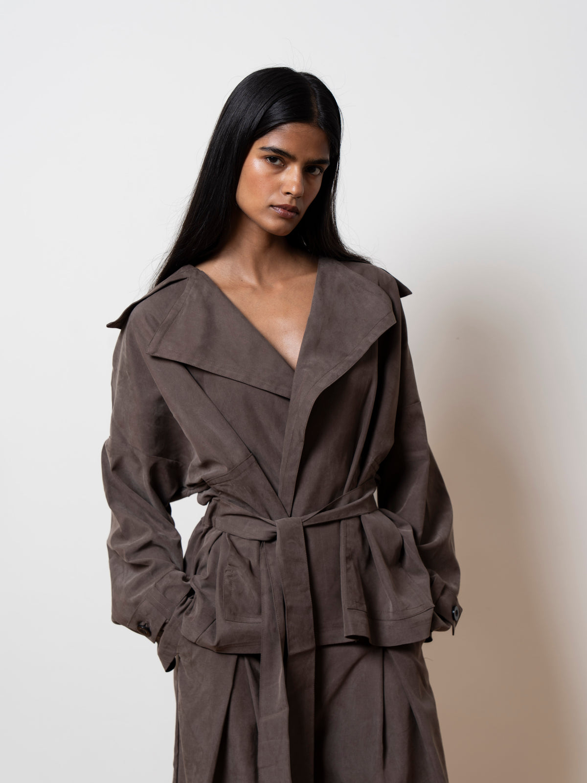 Aura set in Dark beige
