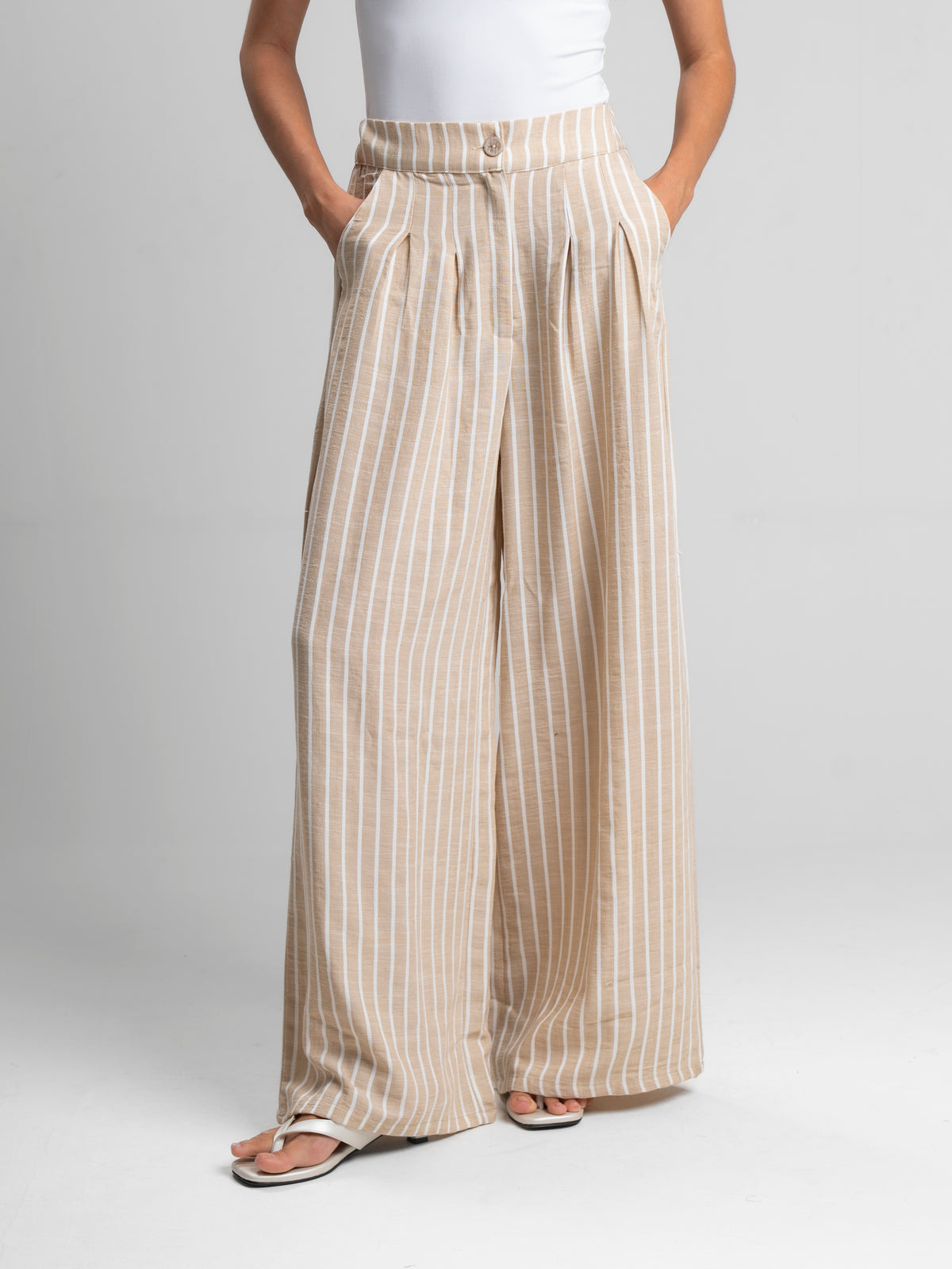 The sand pants in Beige