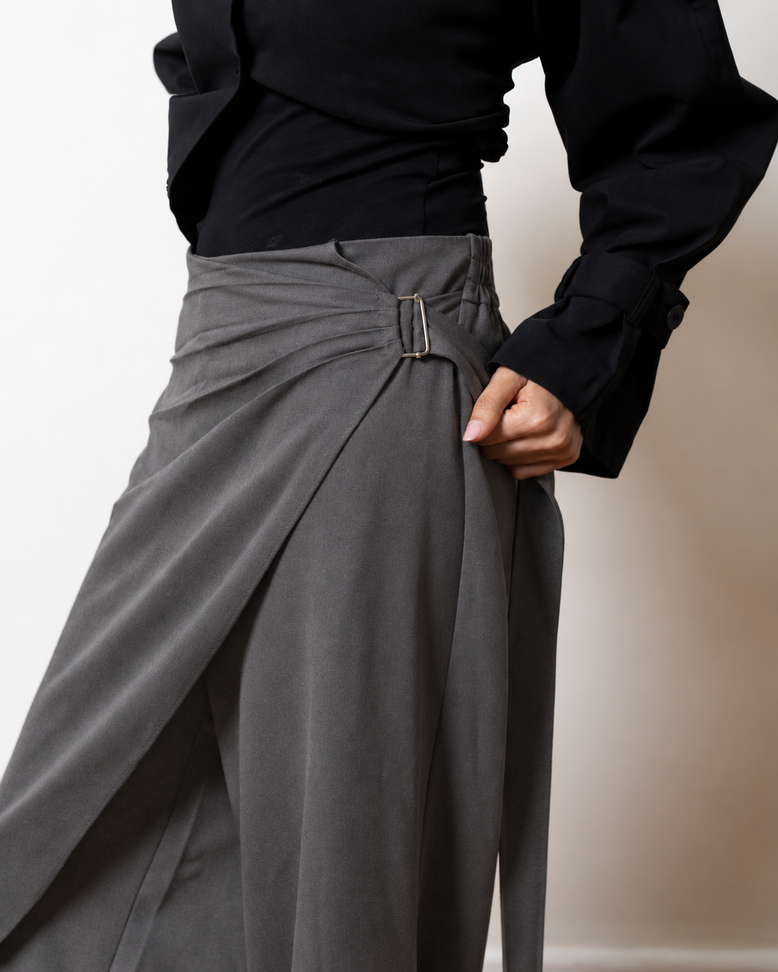 The Flowline Pants in Grey