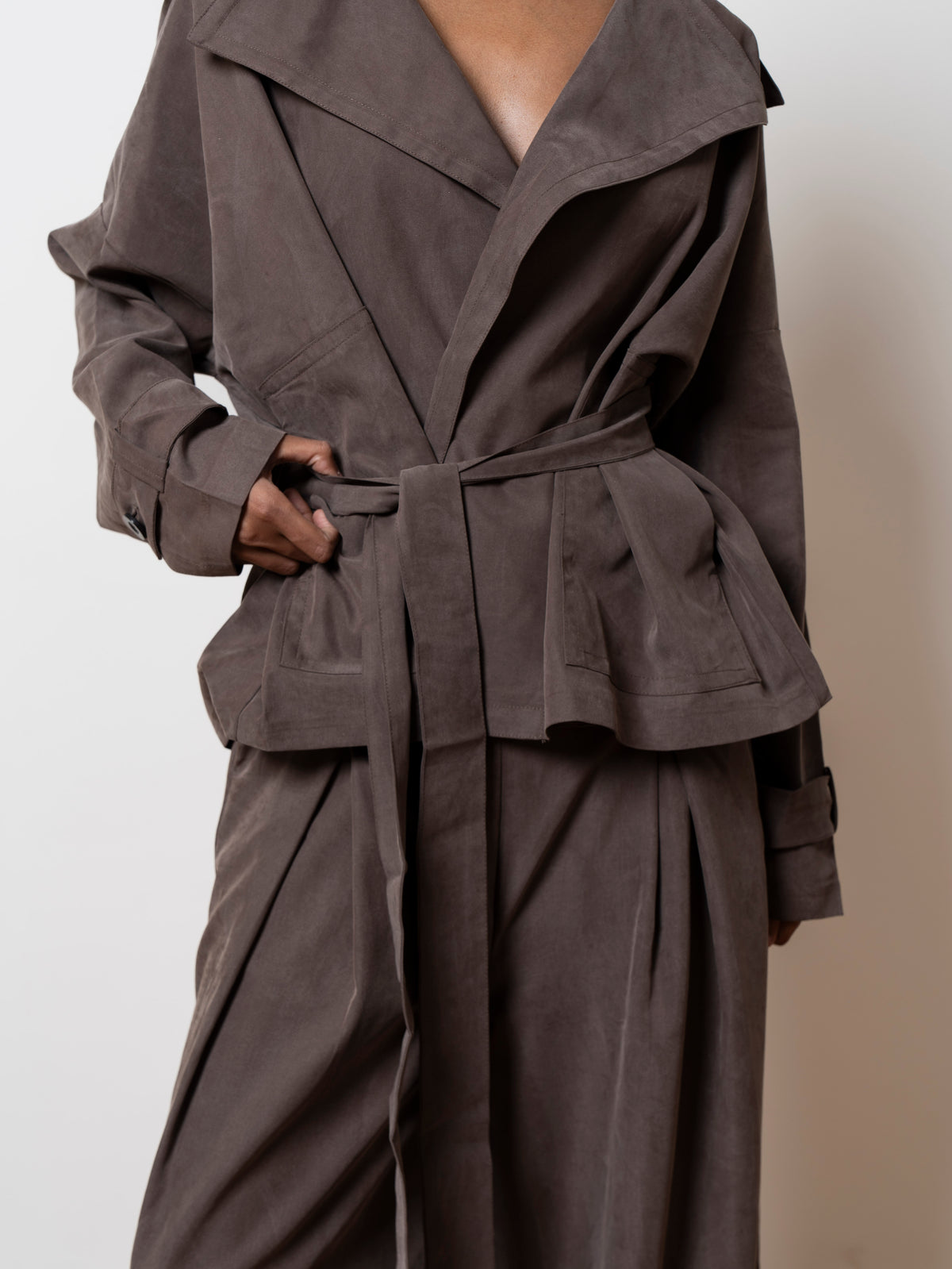 Aura set in Dark beige